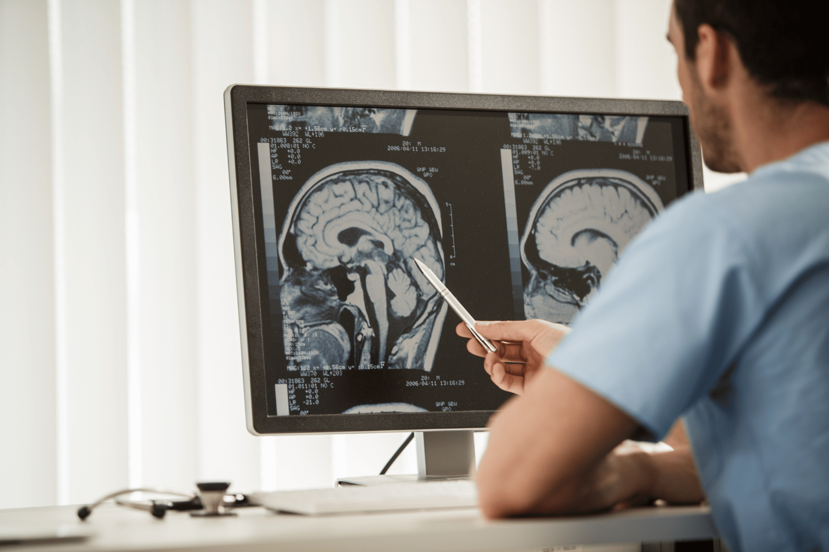 Examining brain scan in PACS system